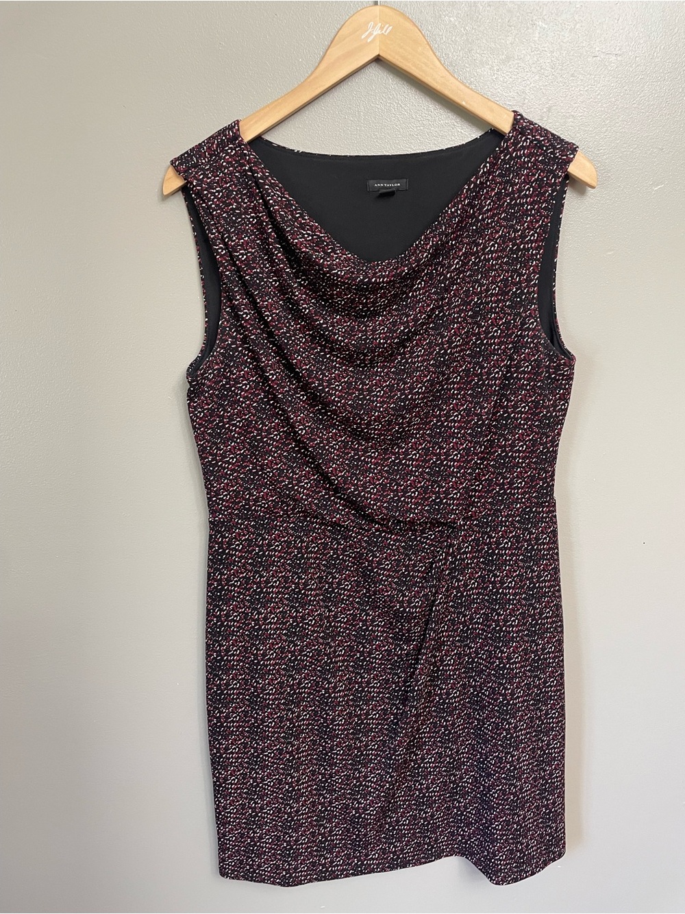 Ann Taylor Draped Flattering Stretch Sheath Black Career Dress Womens Size 8